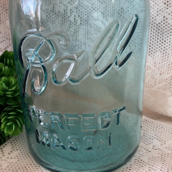 Vintage Ball “Perfect” Mason Sealer Jar in Aqua Blue. 1 Quart Size. No lid - Picture 2 of 6